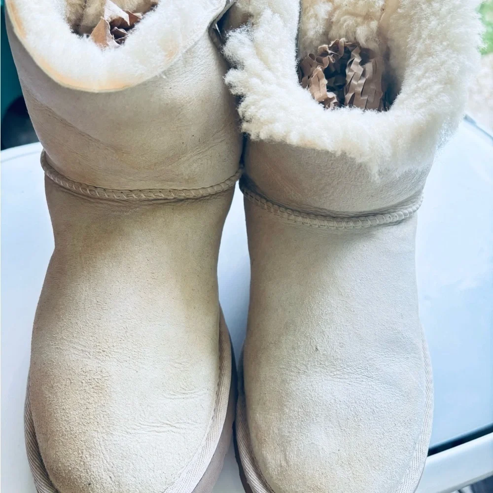 UGG Mini Bailey Button II